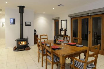 131 Your Vineyard Home In The Heart Of The Vale - Accommodation Yamba 6