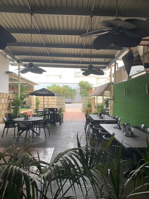 Riverside Hotel - Accommodation Yamba 2