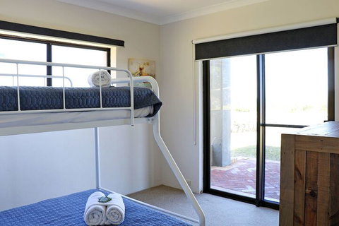 Augusta Beachfront Accommodation - Accommodation Yamba 4