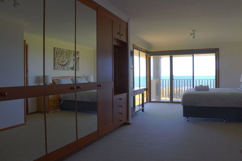 Augusta Beachfront Accommodation - Accommodation Yamba 6