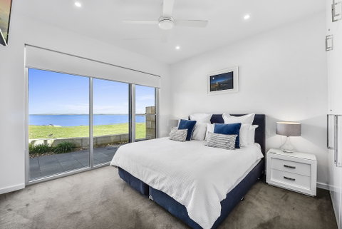 Aloha Waterfront Properties - Accommodation Yamba 5