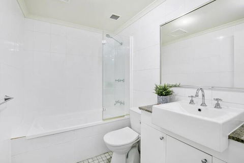 HOLT1 Crows Nest Holtermann Street - Accommodation Yamba 1