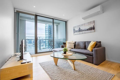 Melbourne Docklands Seaview Apartment At Collins St - Accommodation Yamba 6