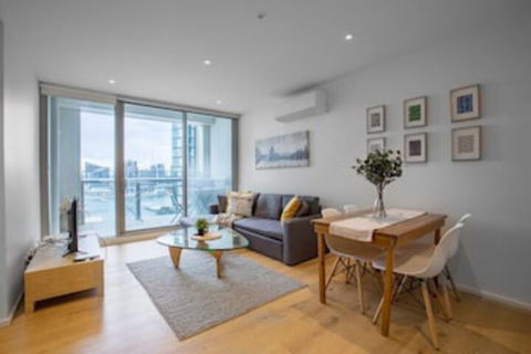 Melbourne Docklands Seaview Apartment At Collins St - Accommodation Yamba 0