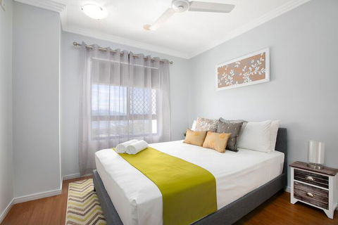 Chic City Apartment W Waterfront Views - Accommodation Yamba 2