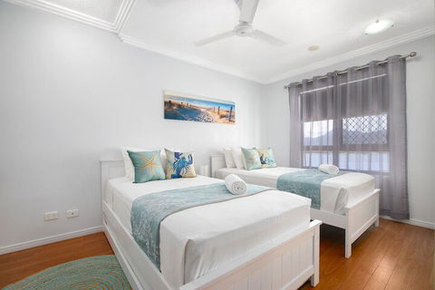 Chic City Apartment W Waterfront Views - Accommodation Yamba 3