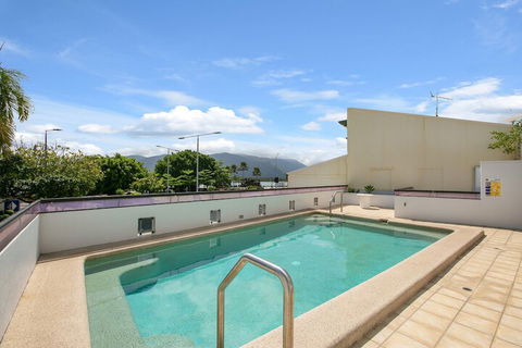 Chic City Apartment W Waterfront Views - Accommodation Yamba 1