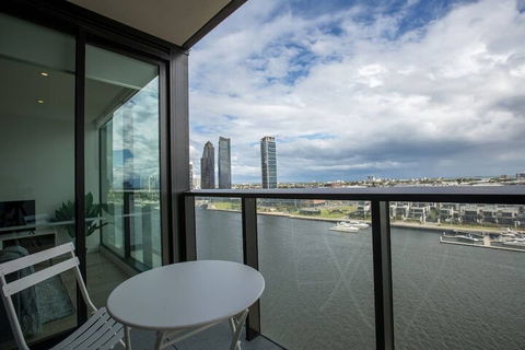 Delightful 2BR Riverview@docklands - Accommodation Yamba 3
