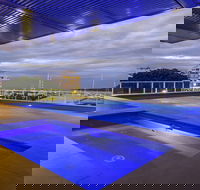 Privately Owned Hotel Room by Cairns Marina 222 - Accommodation Yamba