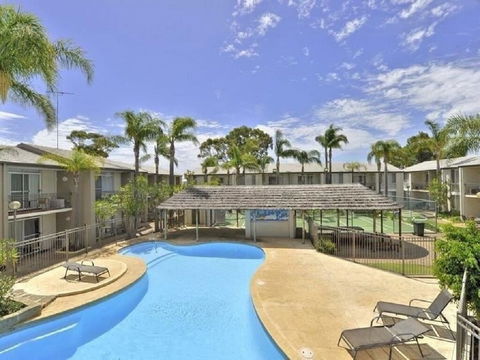 Resort Serviced Apartments - Mandurah - Accommodation Yamba 2