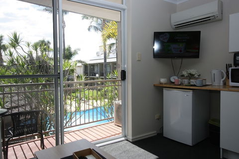 Resort Serviced Apartments - Mandurah - Accommodation Yamba 4