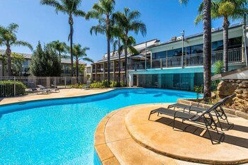 Resort Serviced Apartments - Mandurah - Accommodation Yamba 1