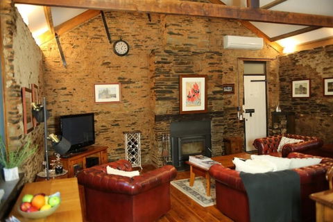 William Hunt's Retreat - Redwood Studio - Accommodation Yamba 3