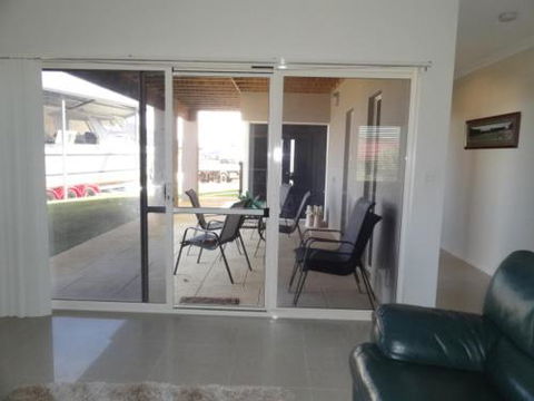 Acaciabnb - Accommodation Yamba 3