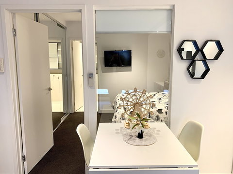 ReadySet Apartments On Little Collins - Accommodation Yamba 0