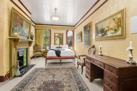 Grand & Central On George Unique Opulent - Accommodation Yamba 4
