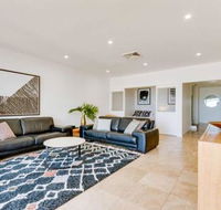 Sapphire Seas Beach House - Accommodation Yamba