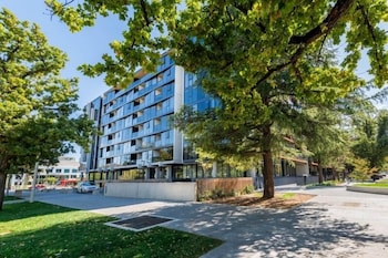 Accommodate Canberra Midnight Apartments - Accommodation Yamba 1