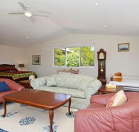 Morisset Waterfront 1bdr Studio looking over Trinity Marina - Accommodation Yamba