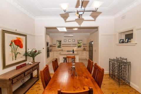 Hillside Cottage ? Comfy Spacious Walk To CBD & Stannies - Accommodation Yamba 4