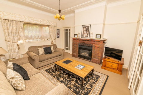 Hillside Cottage ? Comfy Spacious Walk To CBD & Stannies - Accommodation Yamba 1
