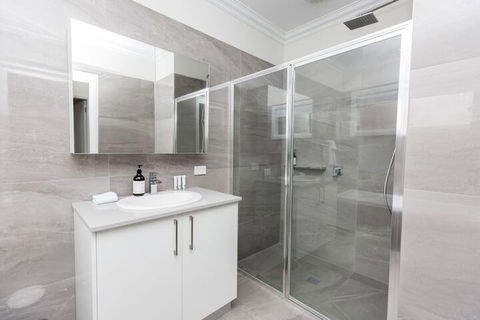 Wagga Apartments 4 - Accommodation Yamba 0