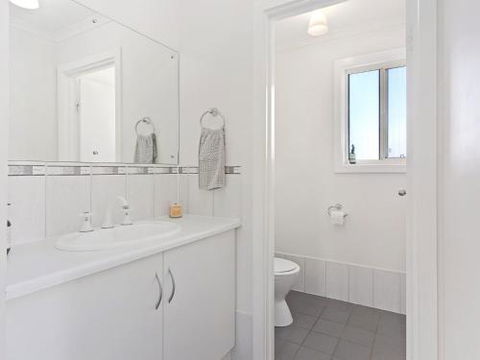 VALLEY VIEWS 10 Valley Heights Drive - Accommodation Yamba 0