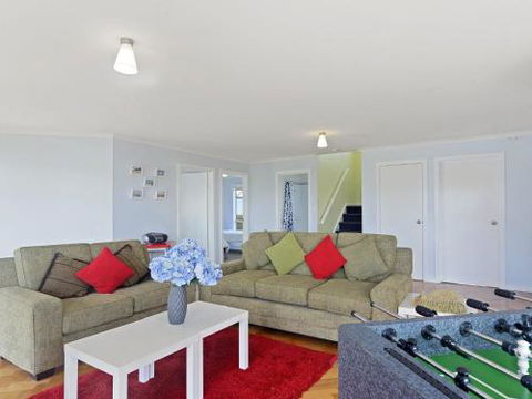 VALLEY VIEWS 10 Valley Heights Drive - Accommodation Yamba 3