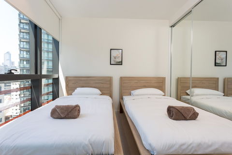 SCARLETT The Heart Of The Docklands + Pool + Gym + Car - Accommodation Yamba 5