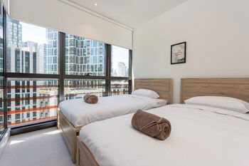 SCARLETT The Heart Of The Docklands + Pool + Gym + Car - Accommodation Yamba 6