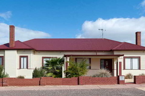 Playford Lodge - Accommodation Yamba 0