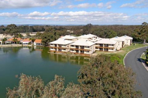 Lakeside Holiday Apartments - Accommodation Yamba 0