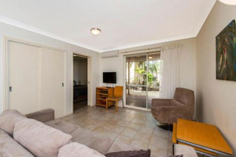 Lakeside Holiday Apartments - Accommodation Yamba 6