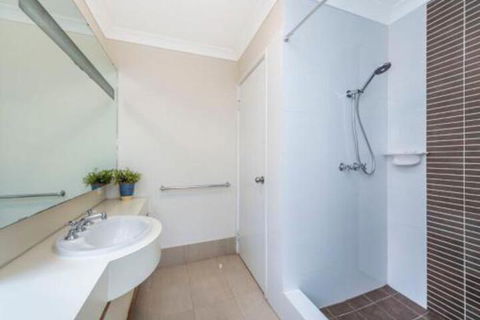 Lakeside Holiday Apartments - Accommodation Yamba 4