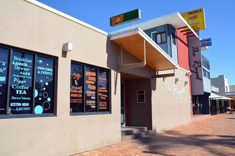 O'Shea's Royal Hotel - Accommodation Yamba 1