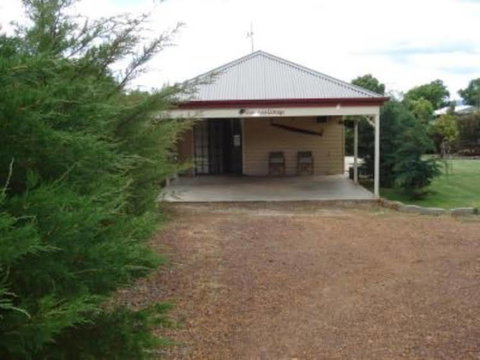 Gumtrees Cottage - Accommodation Yamba 0