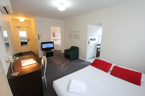 Drummond Apartments Services - Accommodation Yamba 2