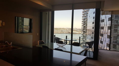 Docklands Style Apartment With 2 Bedroom 1008n - Accommodation Yamba 3