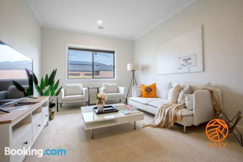 109Cozy Cranbourne Family House5Bed2Bath2Parking - Accommodation Yamba 1