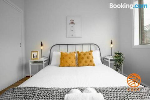 109Cozy Cranbourne Family House5Bed2Bath2Parking - Accommodation Yamba 3