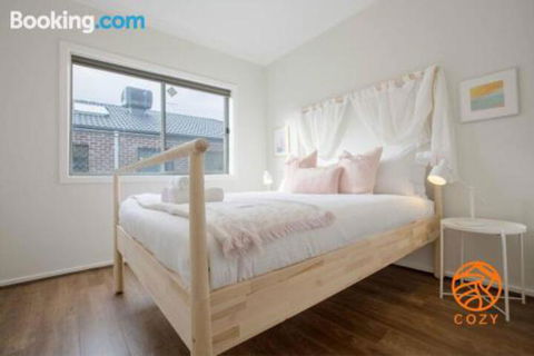 109Cozy Cranbourne Family House5Bed2Bath2Parking - Accommodation Yamba 0