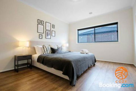 109Cozy Cranbourne Family House5Bed2Bath2Parking - Accommodation Yamba 4