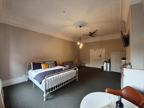 The Royal Hotel - Accommodation Yamba 2