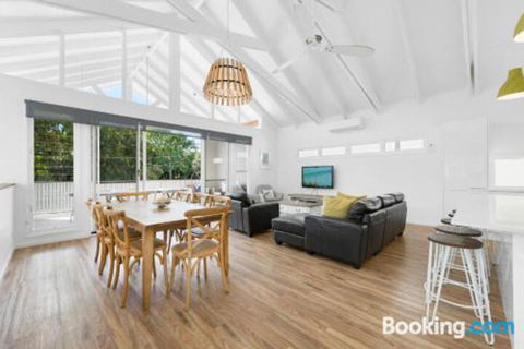 Mudjimba Island Beach House - Accommodation Yamba 3