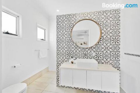 Mudjimba Island Beach House - Accommodation Yamba 0