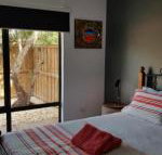 Red Ochre  Large 1BR with Private Courtyard - Accommodation Yamba
