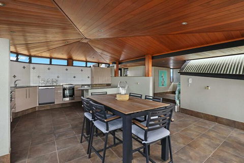 PRTFINO Ultimate Penthouse - Accommodation Yamba 4