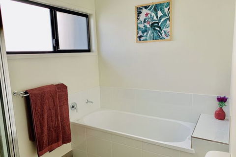 WHITSUNDAY Spacious & Comfortable Moments From Picturesque Boardwalk - Accommodation Yamba 4