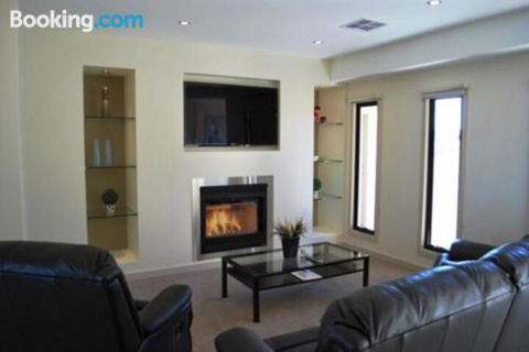 Eagles Nest - Accommodation Yamba 0