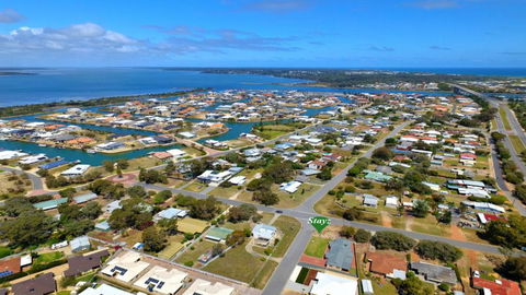 Mandurah Estuary Breeze - Accommodation Yamba 1